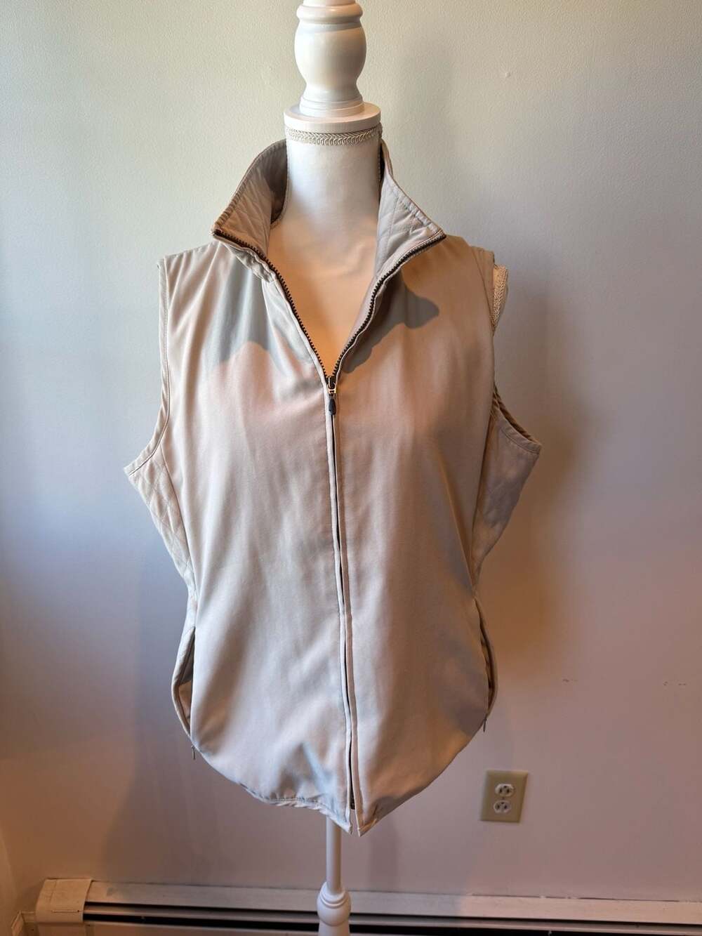 Lululemon Athletica Cream Go the Distance Hood Running Vest Ruched Women's Sz 6